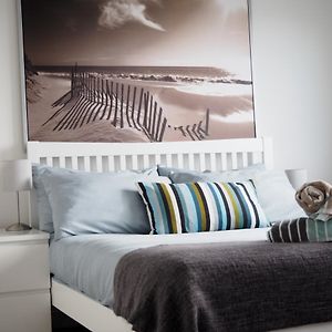 Zimmer mit Kingsize-Bett
