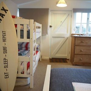 Zimmer mit Kingsize-Bett